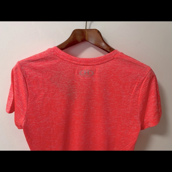 NWT Under Armour T-Shirt Medium - Picture 2 of 4
